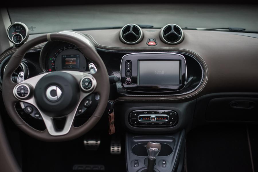 Торпедо Smart ForTwo 15th Anniversary Cabrio by Brabus 2017 года  (фото 5 из 8)